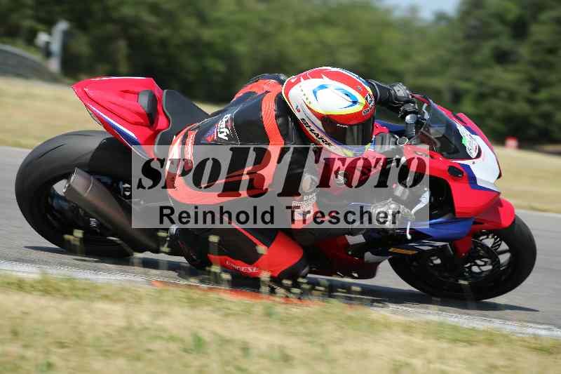 /Archiv-2023/28 05.06.2023 Moto Club Anneau du Rhin/rouge-expert/unklar